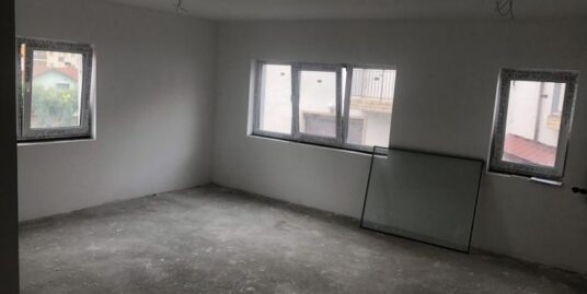Apartament 3 camere decomandat, semifinisat în Floresti