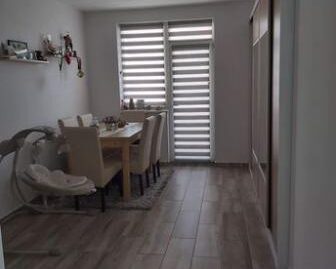 Apartament 3 camere decomandat in Floresti