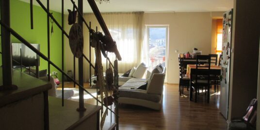 Apartament 4 camere tip Penthouse in Floresti