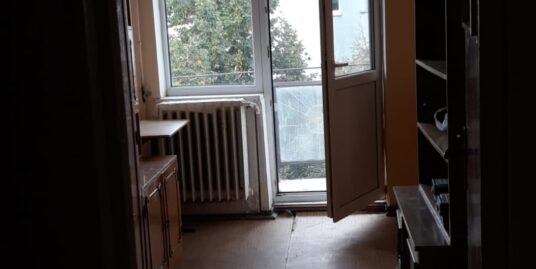 Apartment 4 camere semidecomandat in Mănăștur