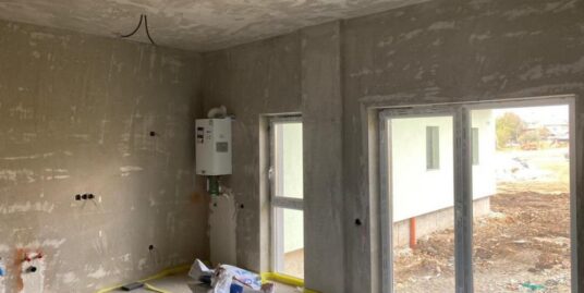 Apartment 3 camere semifinisat in Floresti