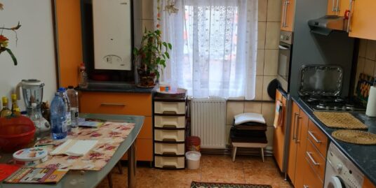 Apartament 4 cam etaj 1 pe Calea Turzii